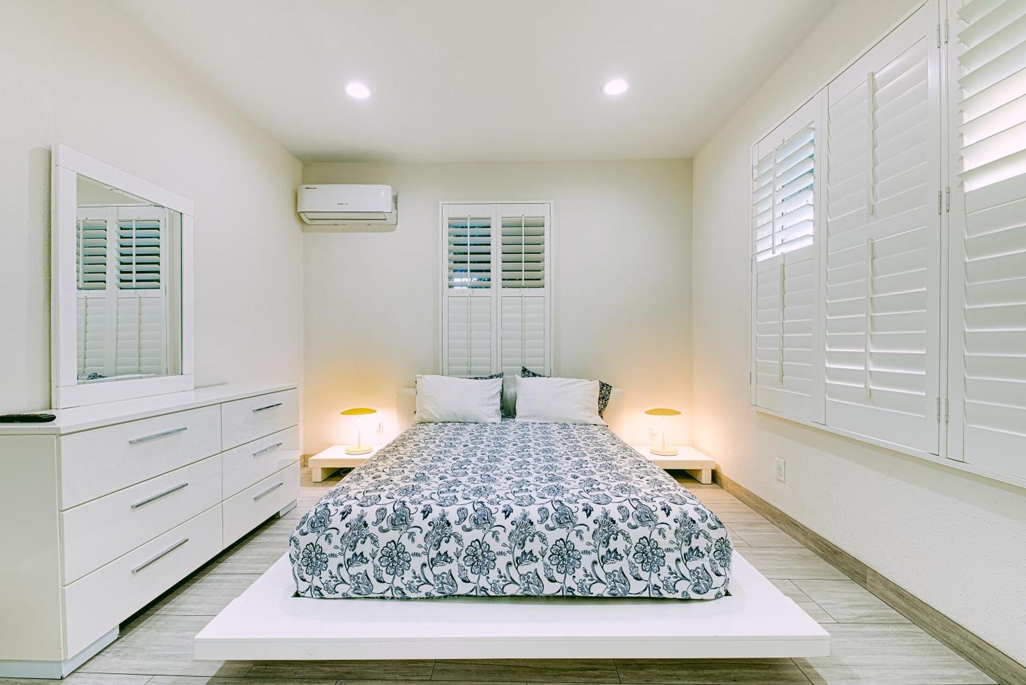 Stylish Modern Home, Ac, Parking & Near Fwys Santa Ana Exteriér fotografie
