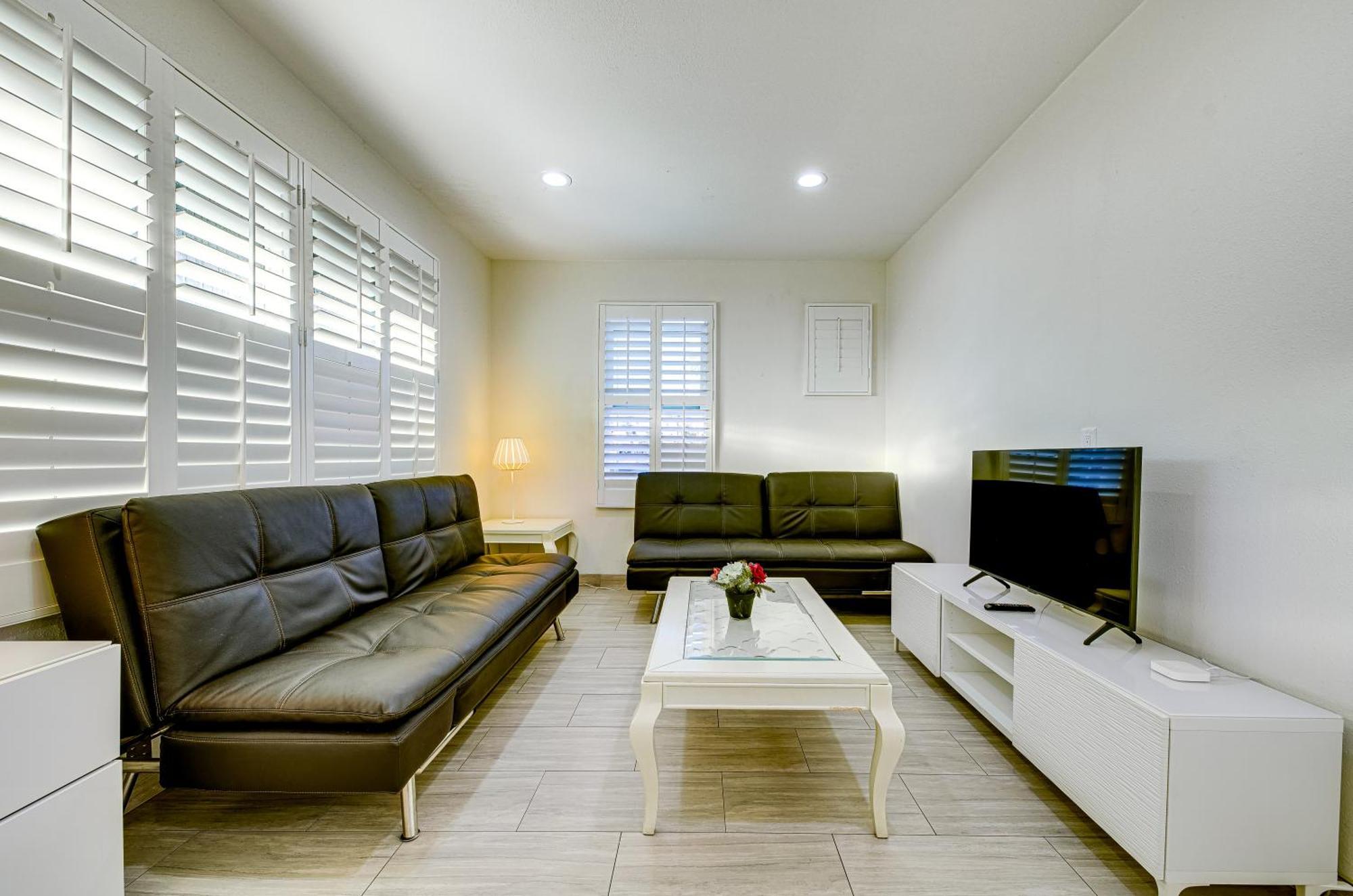 Stylish Modern Home, Ac, Parking & Near Fwys Santa Ana Exteriér fotografie