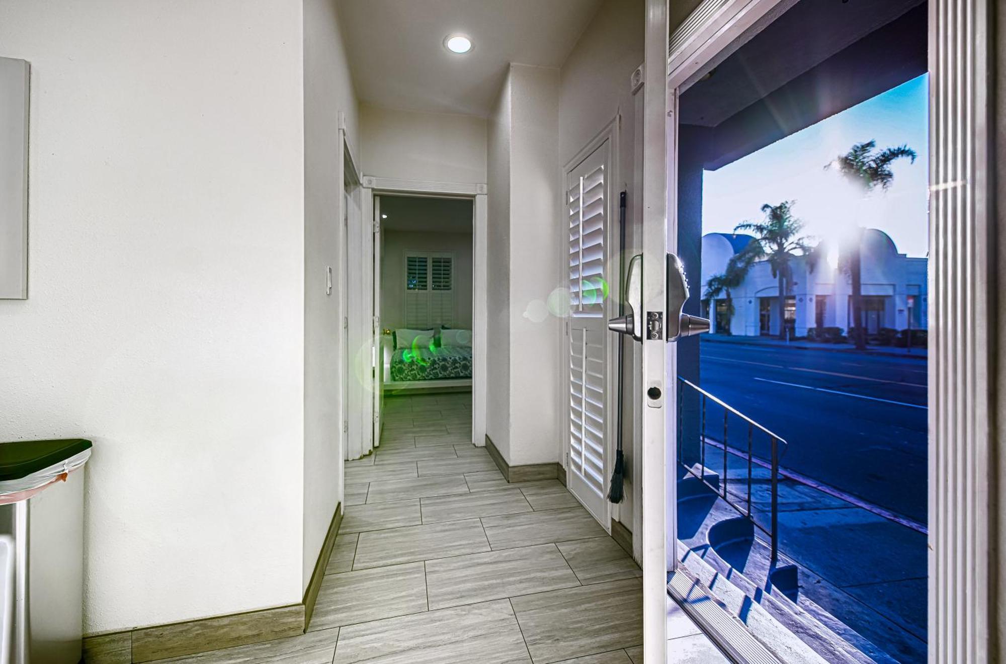 Stylish Modern Home, Ac, Parking & Near Fwys Santa Ana Exteriér fotografie